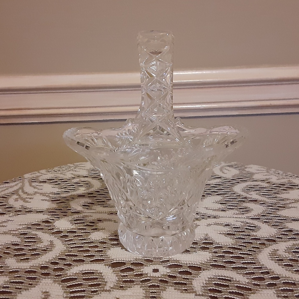 Anna Hutte 24% Lead Crystal Basket Vase Made in Germany